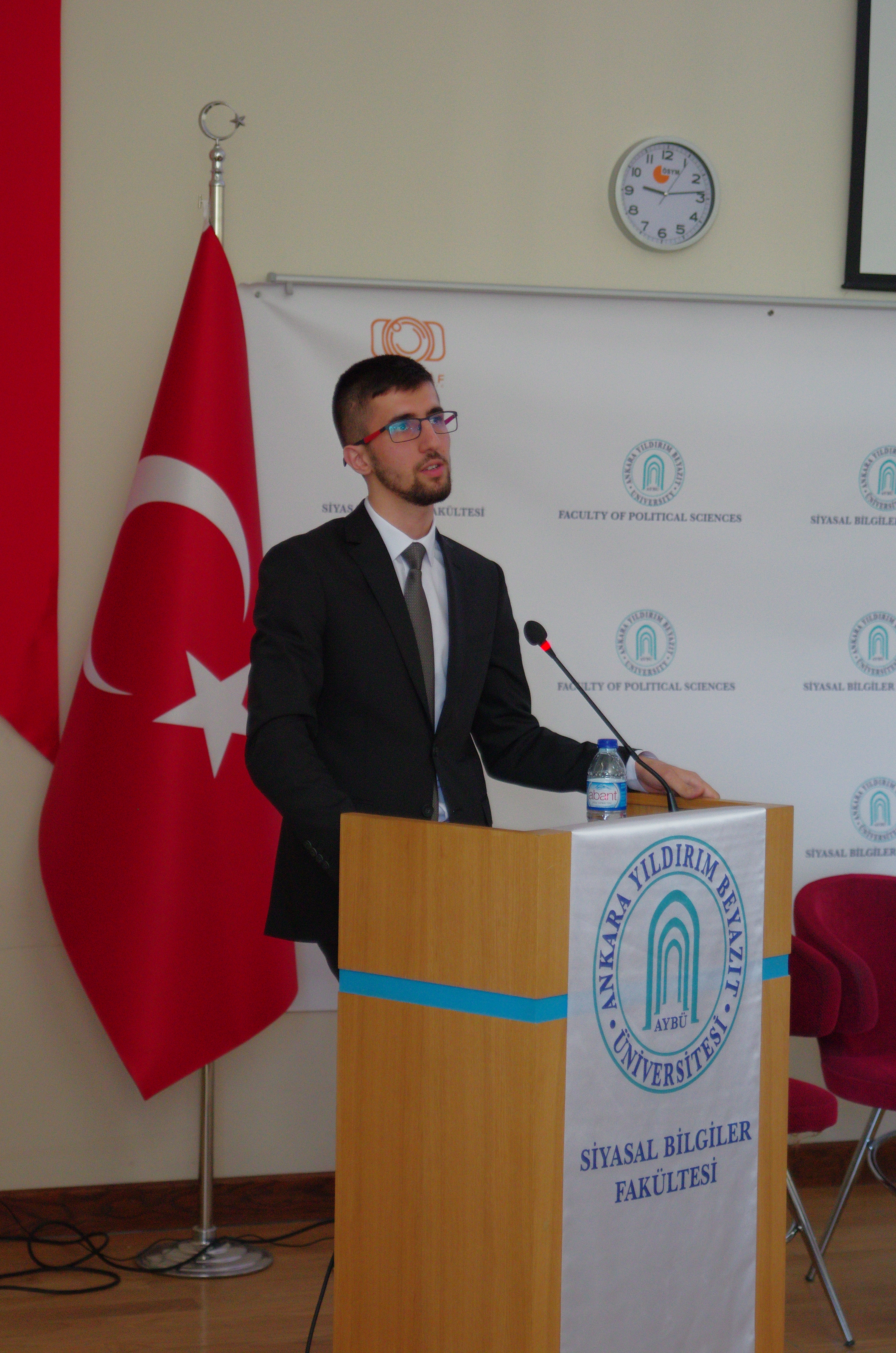 Zirve oturumundan arşiv karesi. Diplomasi Simülasyonu arşivi.