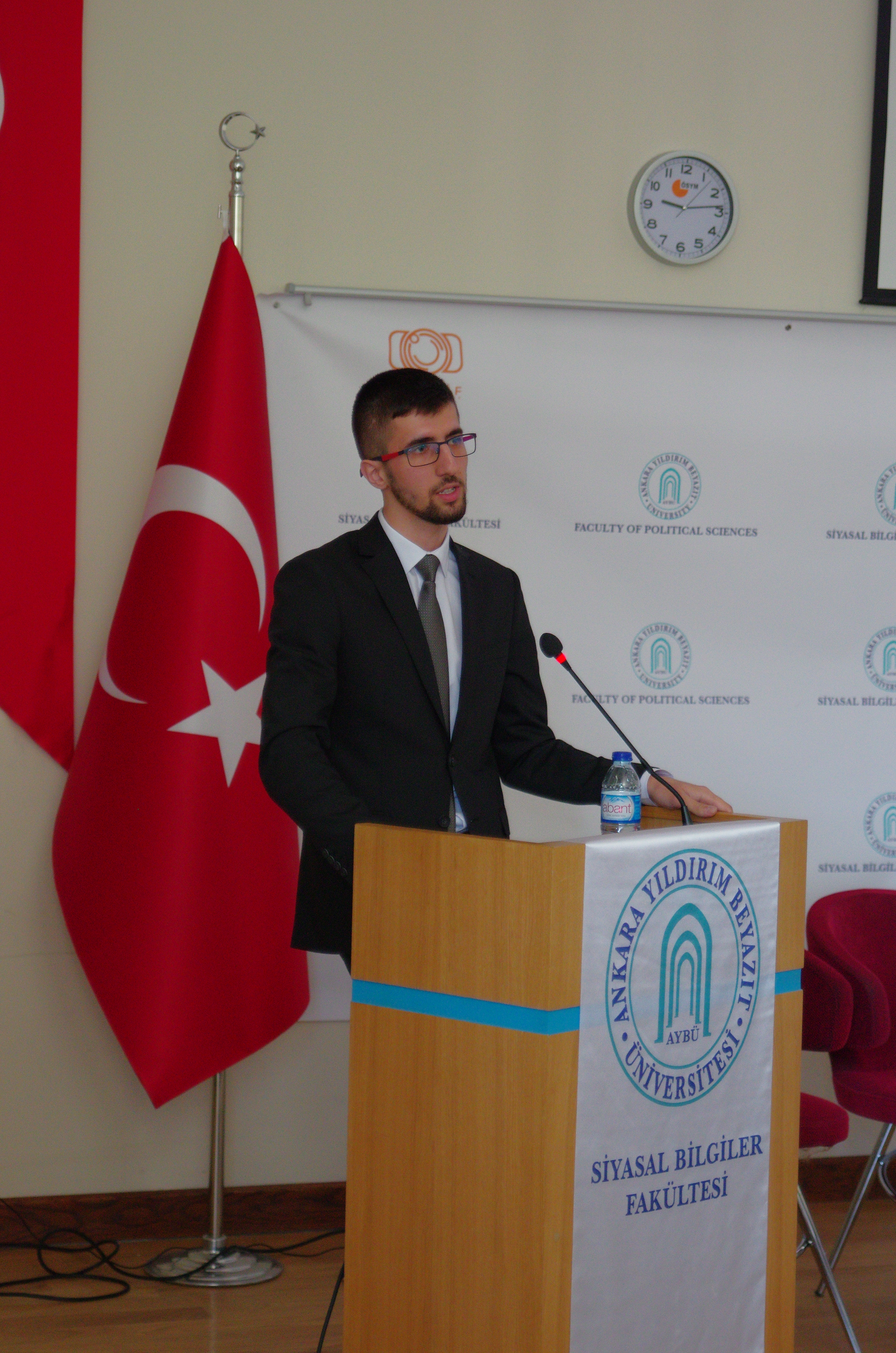 Zirve oturumundan arşiv karesi. Diplomasi Simülasyonu arşivi.