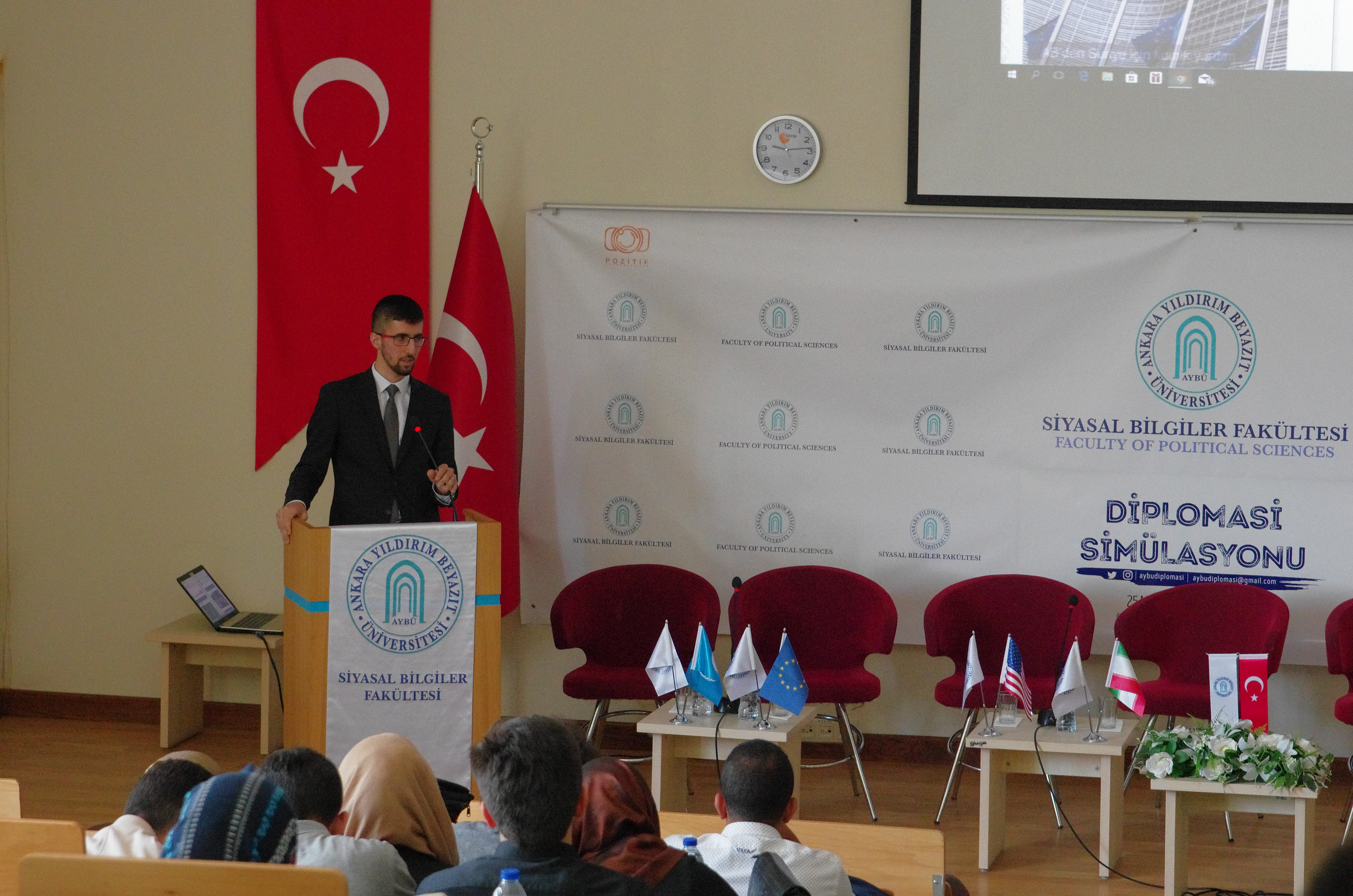 Zirve oturumundan arşiv karesi. Diplomasi Simülasyonu arşivi.