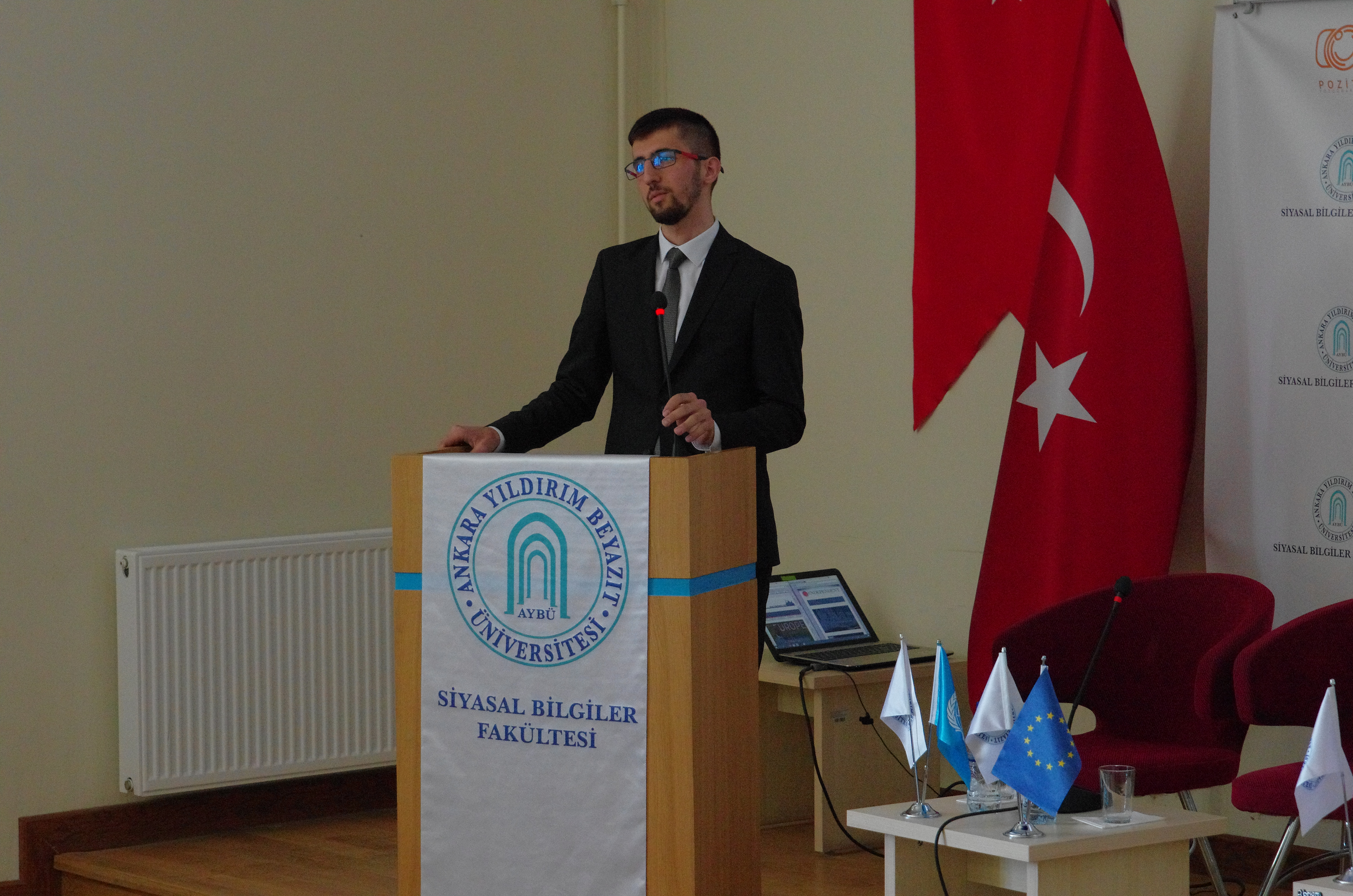 Zirve oturumundan arşiv karesi. Diplomasi Simülasyonu arşivi.