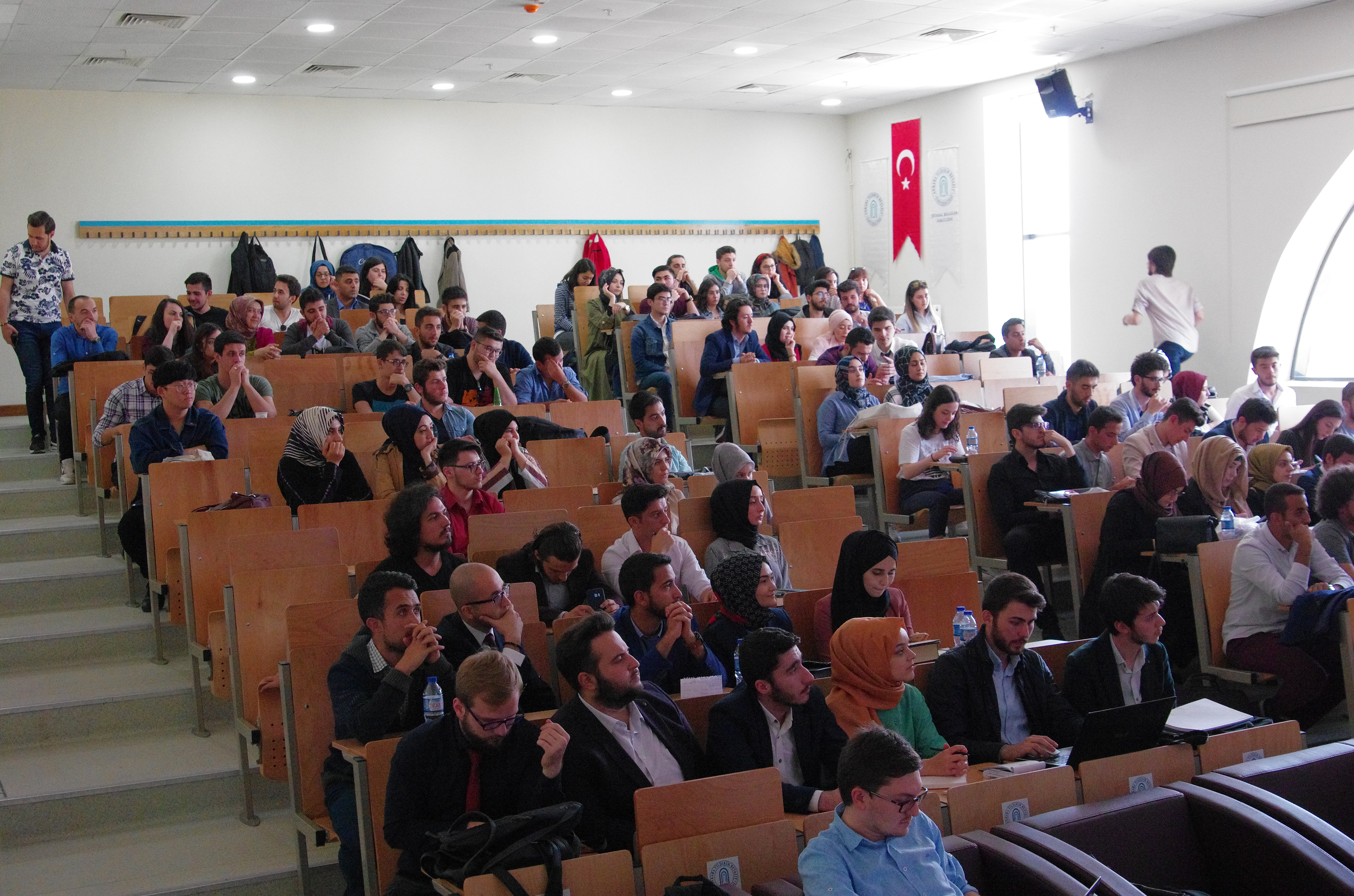 Zirve oturumundan arşiv karesi. Diplomasi Simülasyonu arşivi.