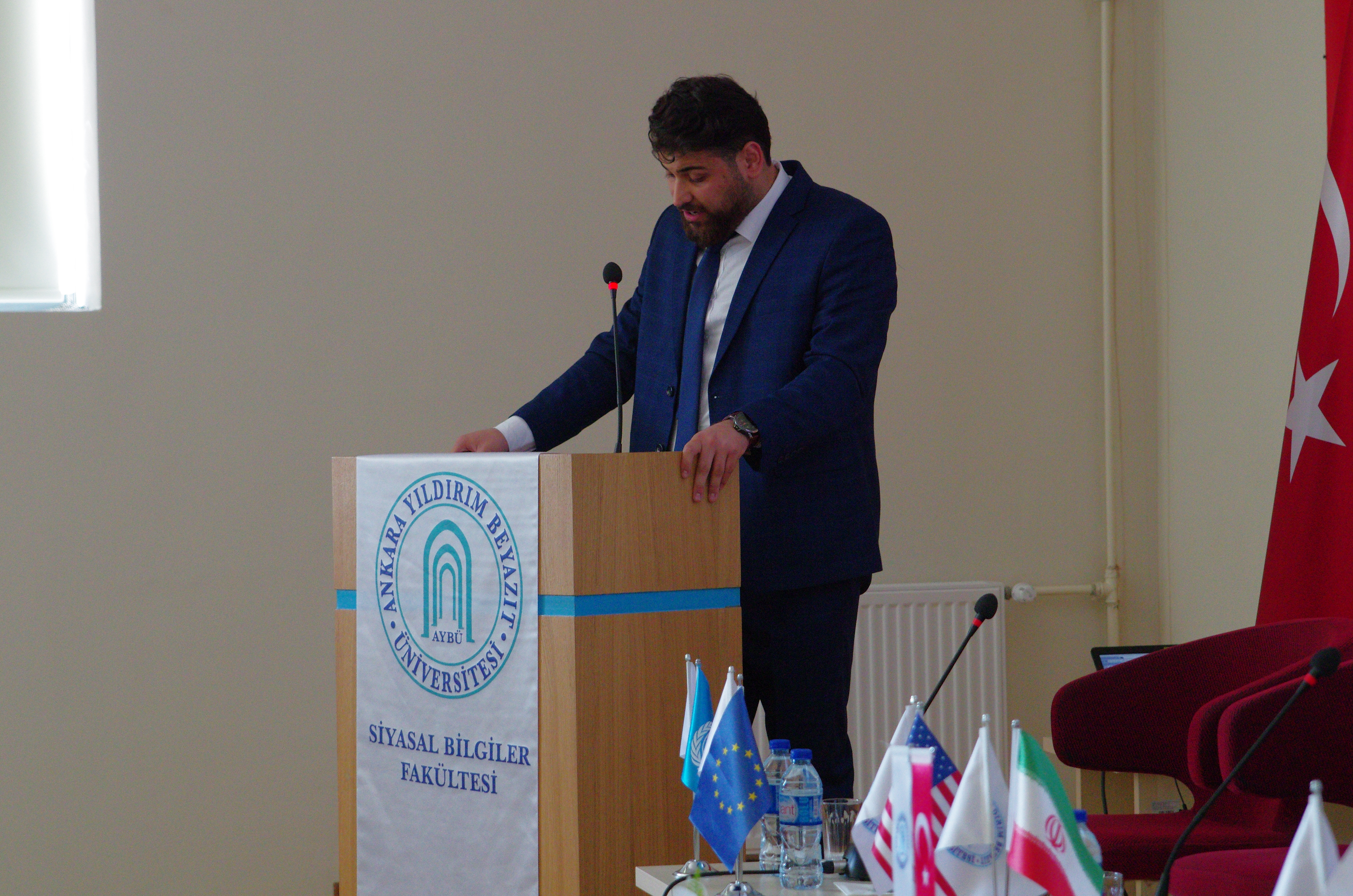 Zirve oturumundan arşiv karesi. Diplomasi Simülasyonu arşivi.
