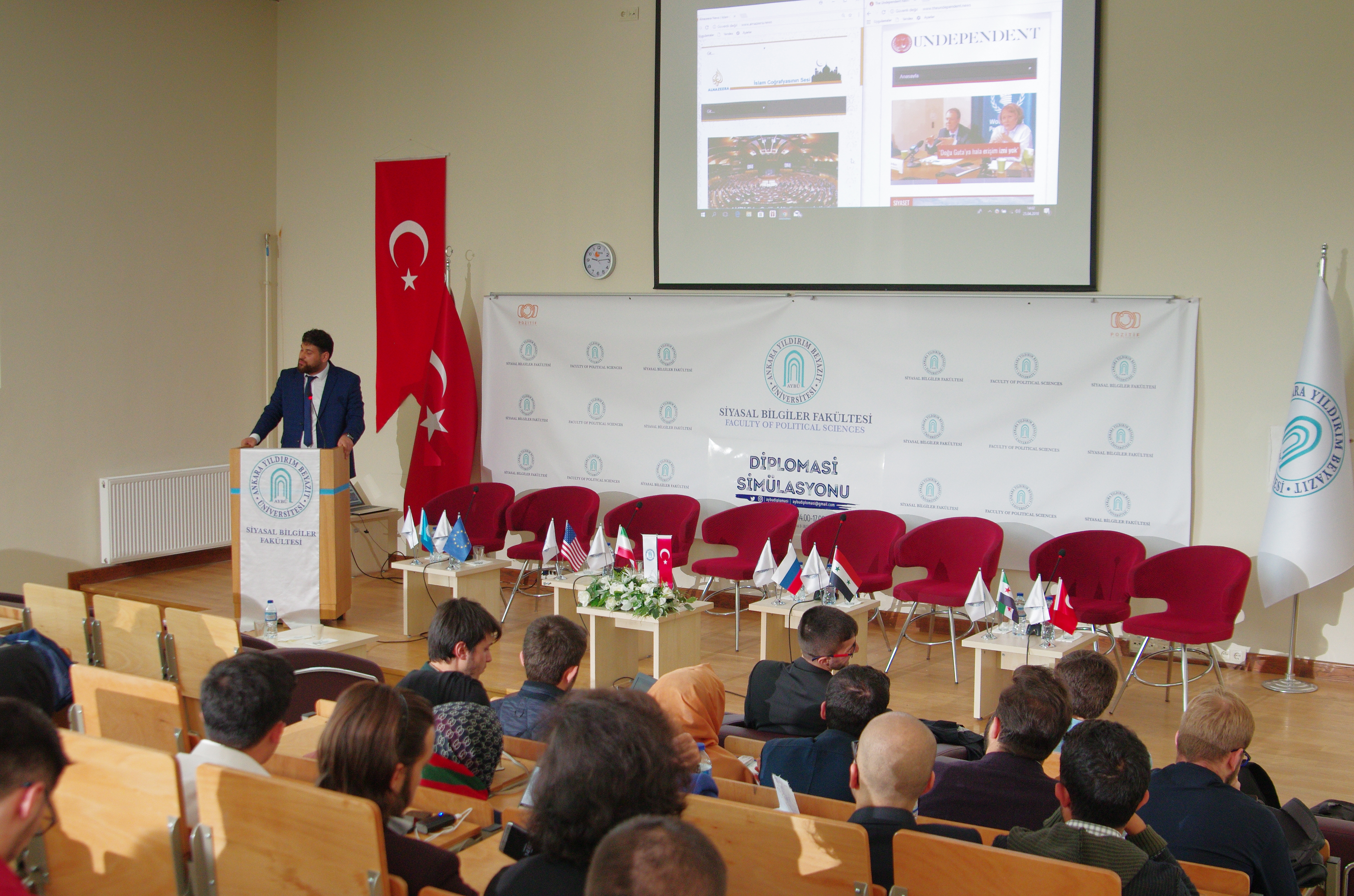 Zirve oturumundan arşiv karesi. Diplomasi Simülasyonu arşivi.